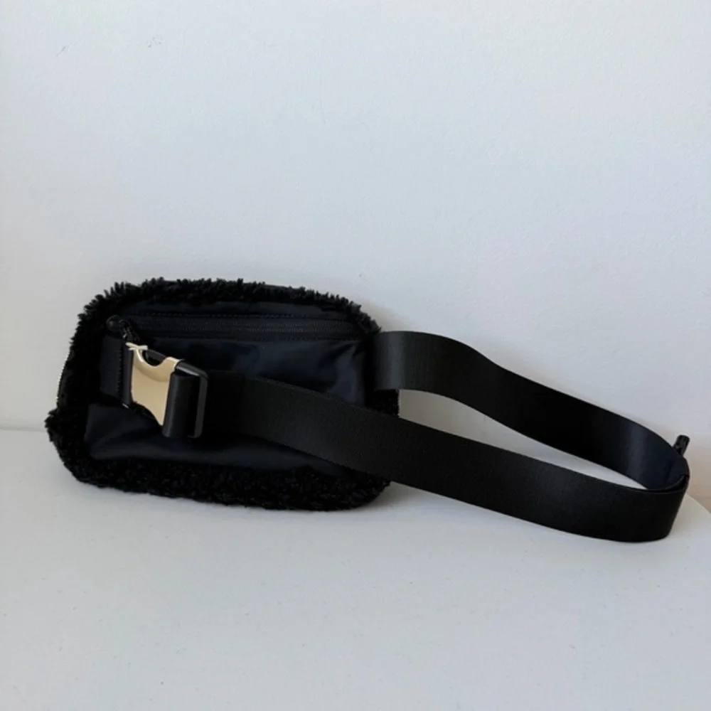 Lululemon Black Fleece Fluffy Sherpa Everywhere Belt Bag 1L‎ Gold Hardware NWOT